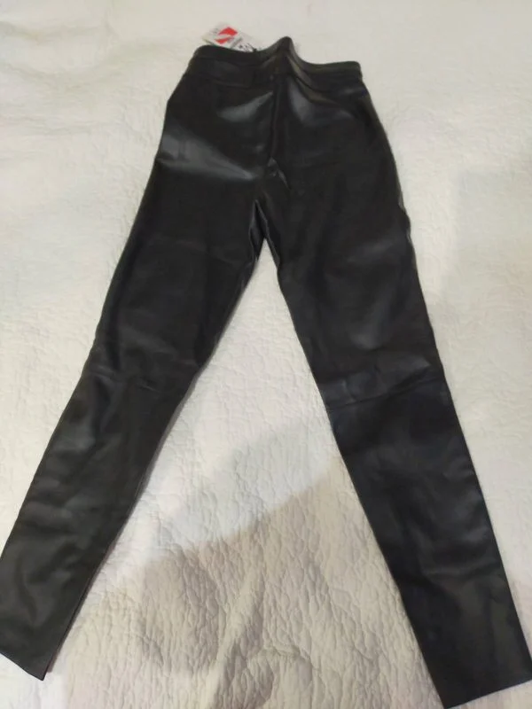 Pantaloni Bershka M | Negru, Lungi, Piele ecologică - Image 5