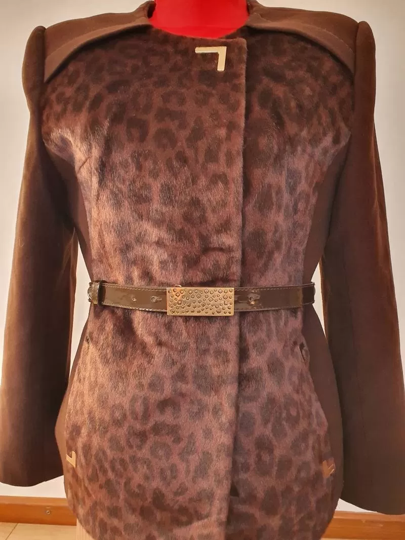Palton scurt CARMINA EU 40 | Maro, Fără glugă, Animal print, Blană artificială - Image 2