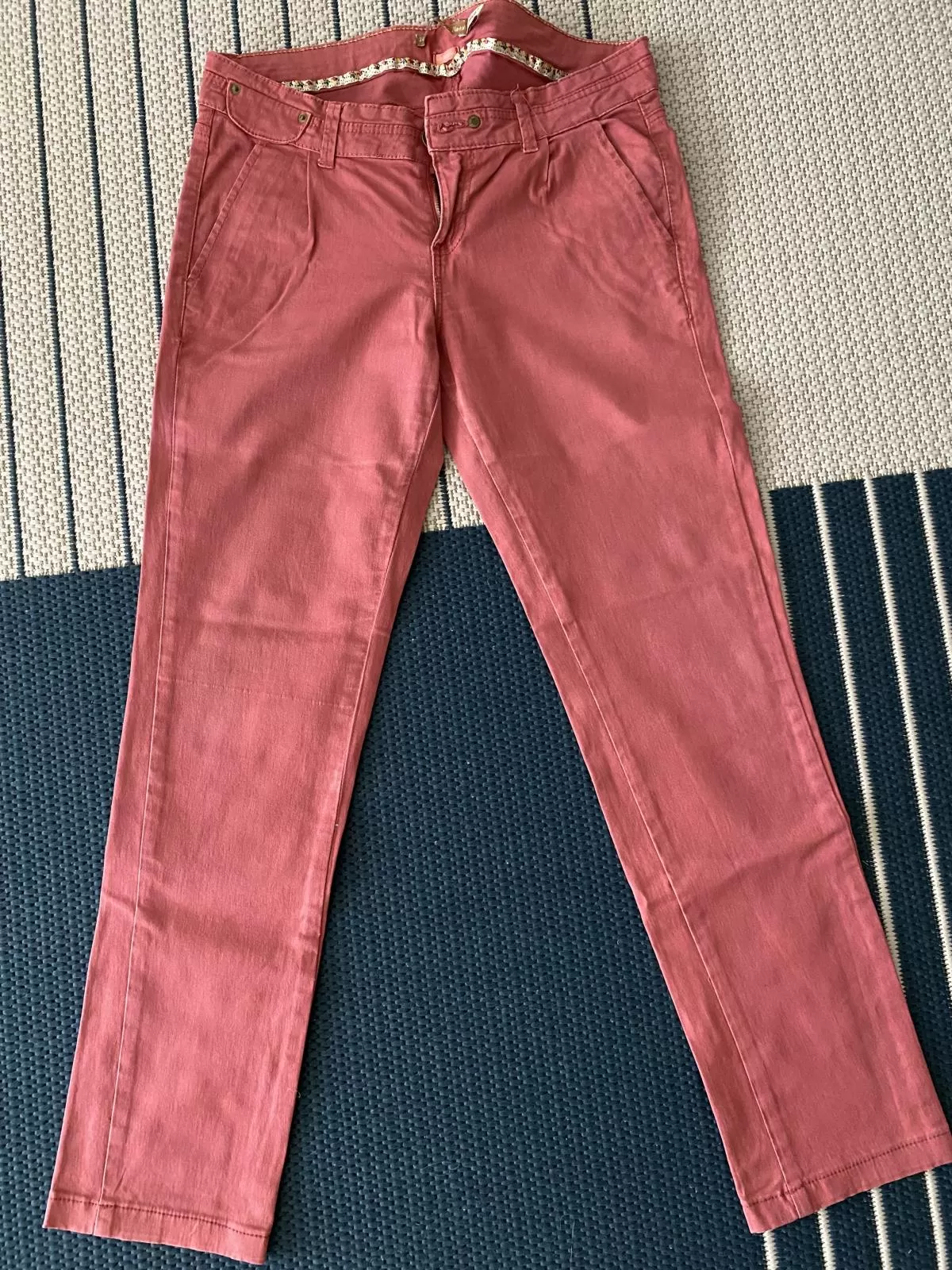 Pantaloni Bershka EU 34 | Roz, Lungi, Straight (Drepți) fit - Image 2