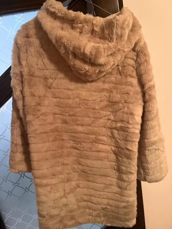 Geacă din blană Softy M | Bej, Cu glugă, Blană artificială - Image 3