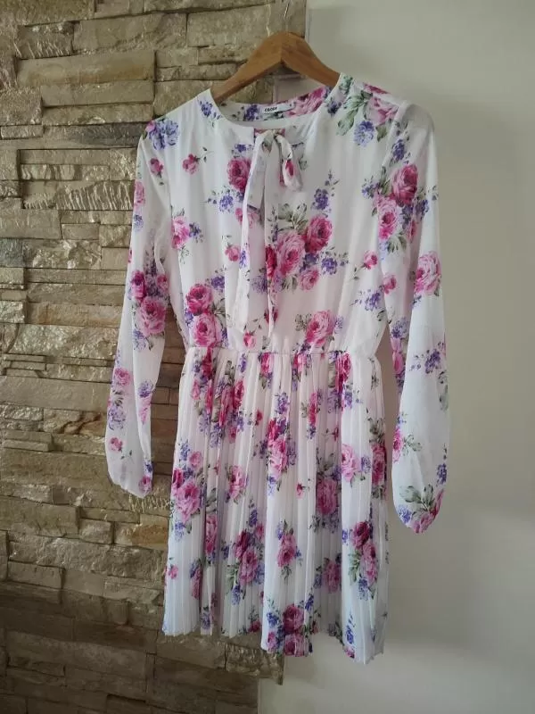Rochie casual Cropp EU 38 | Alb, Midi, Mânecă lungă, Floral & Tropical - Image 2
