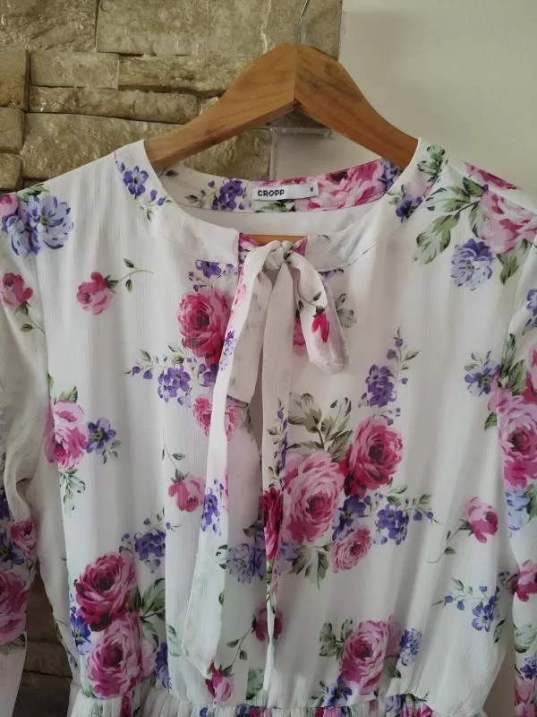 Rochie casual Cropp EU 38 | Alb, Midi, Mânecă lungă, Floral & Tropical - Image 4
