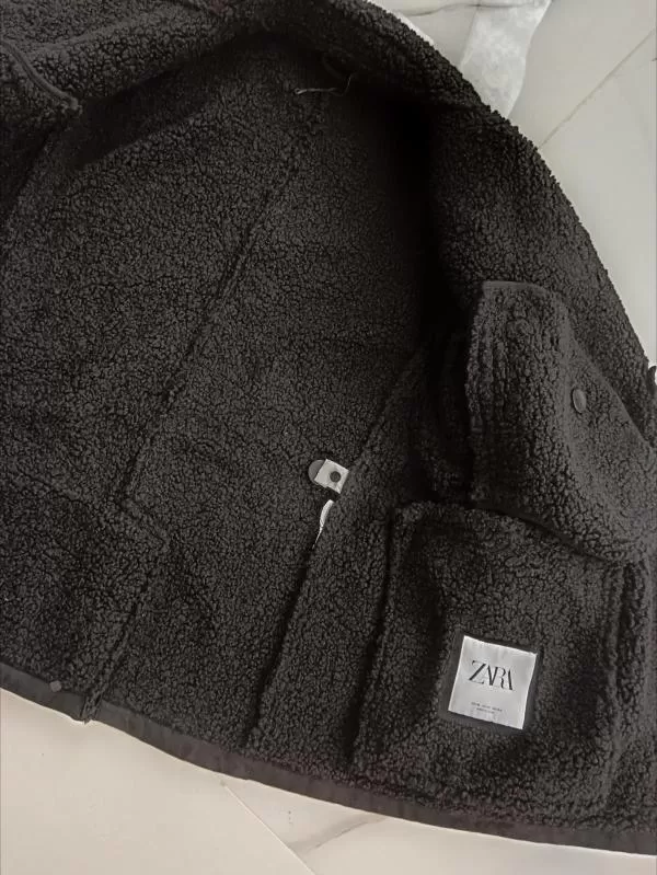 Palton scurt Zara EU 42 | Negru, Fără glugă, Monocrom, Blană artificială - Image 4
