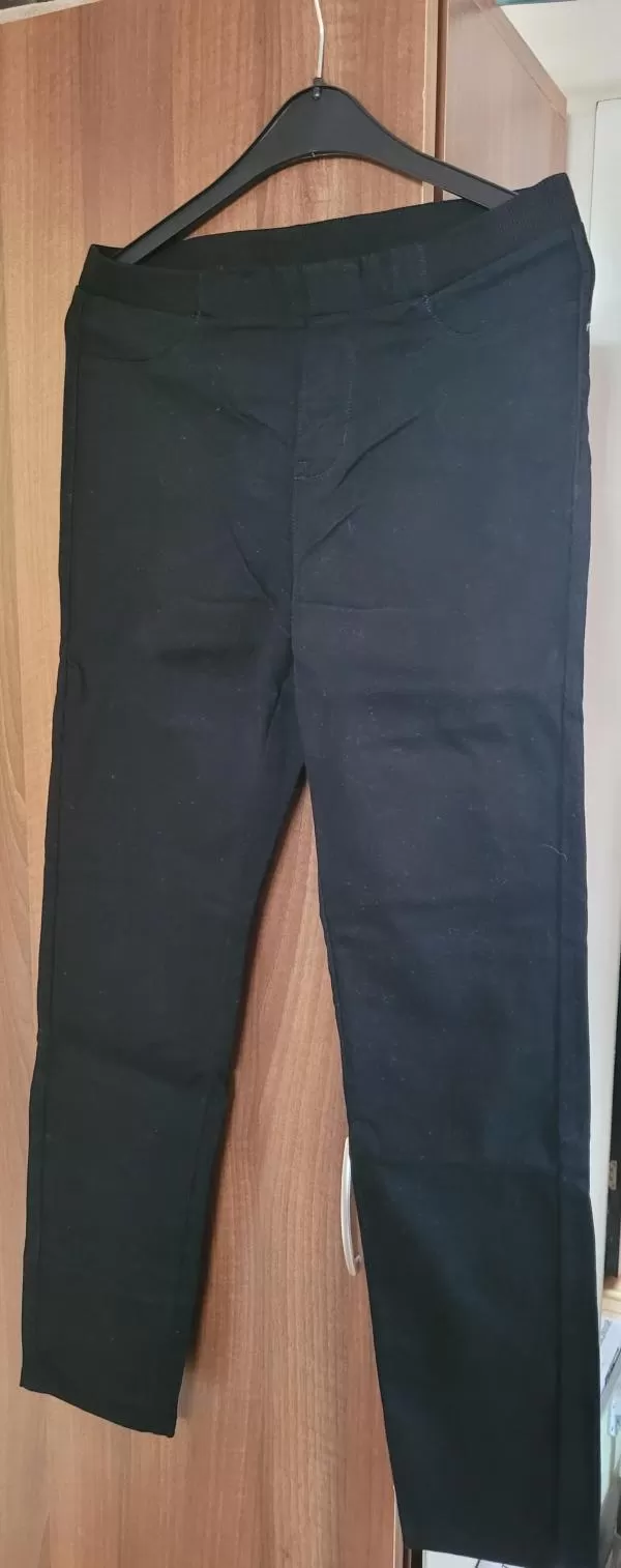 Pantaloni Esmara EU 42 | Negru, Lungi, Talie medie, Straight (Drepți) fit, Monocrom - Image 2