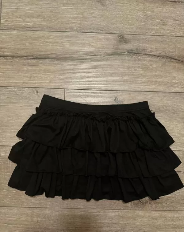 Fustă cu volane Shein M | Negru, Mini, Talie joasă, Cu fit, Monocrom, Volane - Image 2