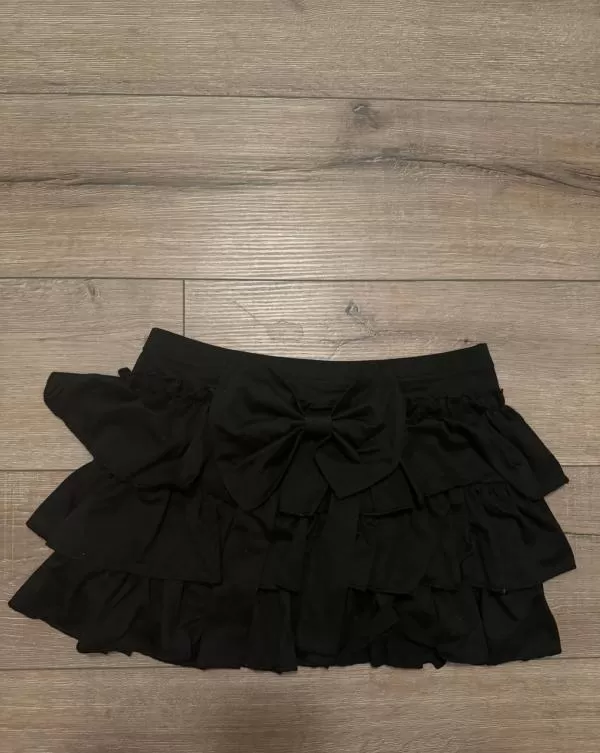 Fustă cu volane Shein M | Negru, Mini, Talie joasă, Cu fit, Monocrom, Volane - Image 3