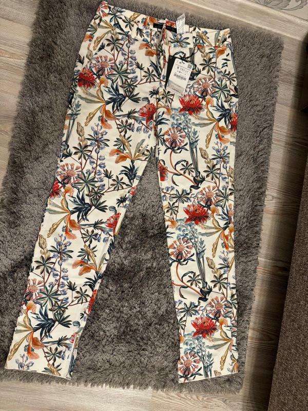 Pantaloni Zara S | Bej, Lungi, Talie joasă, Regular (Standard) fit, Chino, Floral & Tropical - Image 2