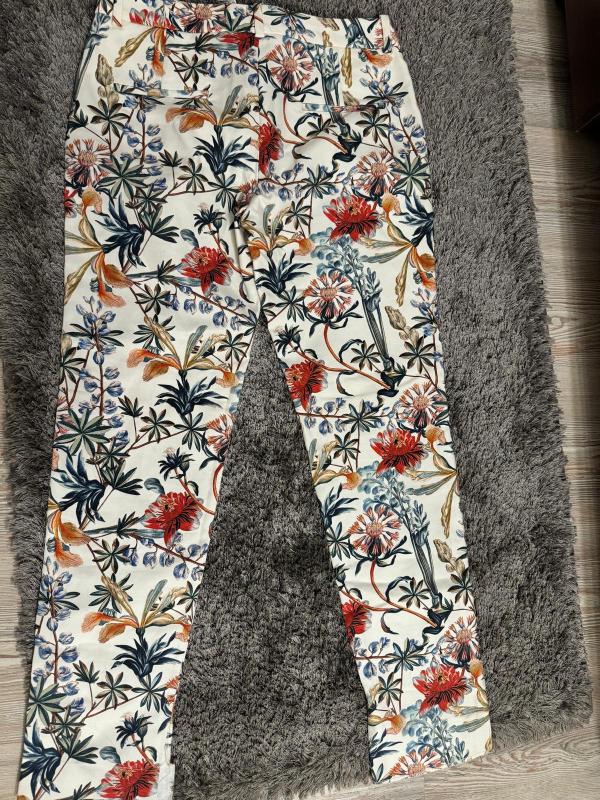 Pantaloni Zara S | Bej, Lungi, Talie joasă, Regular (Standard) fit, Chino, Floral & Tropical - Image 4