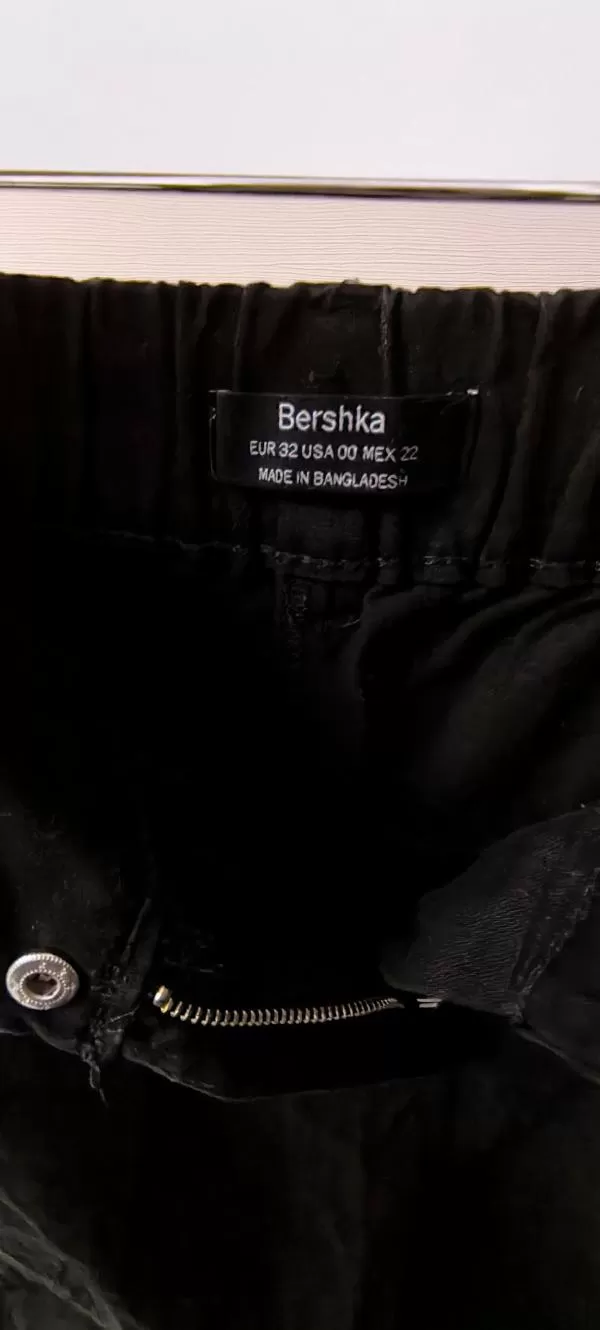 Pantaloni Bershka EU 32 | Negru, Lungi, Talie înaltă, Cargo - Image 3