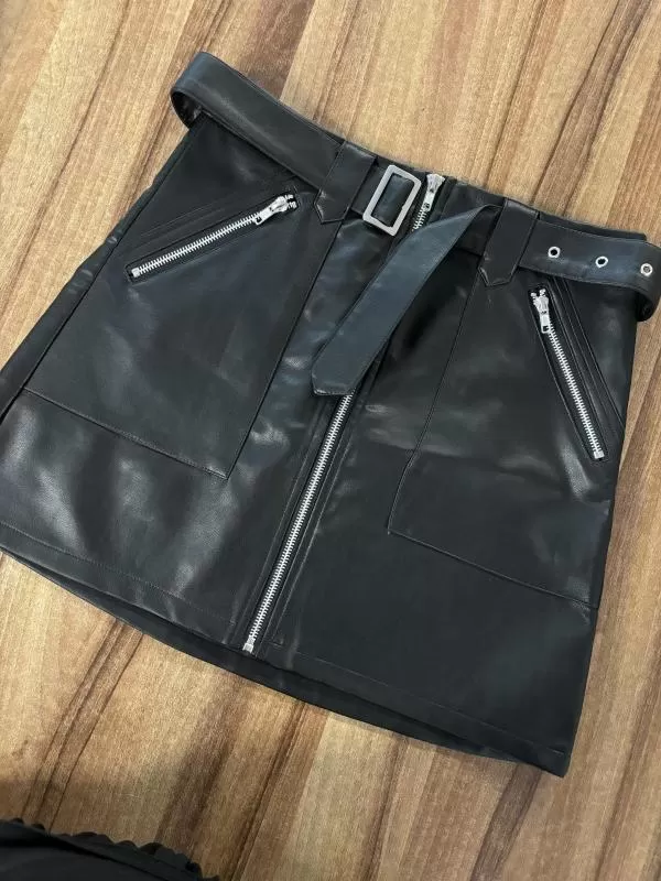 Fustă din piele Sinsay EU 36 | Negru, Mini, Talie înaltă, Piele ecologică - Image 2