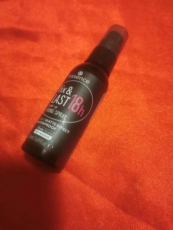 Spray pentru fixare make-up fix & LAST 18h Essence - Image 4