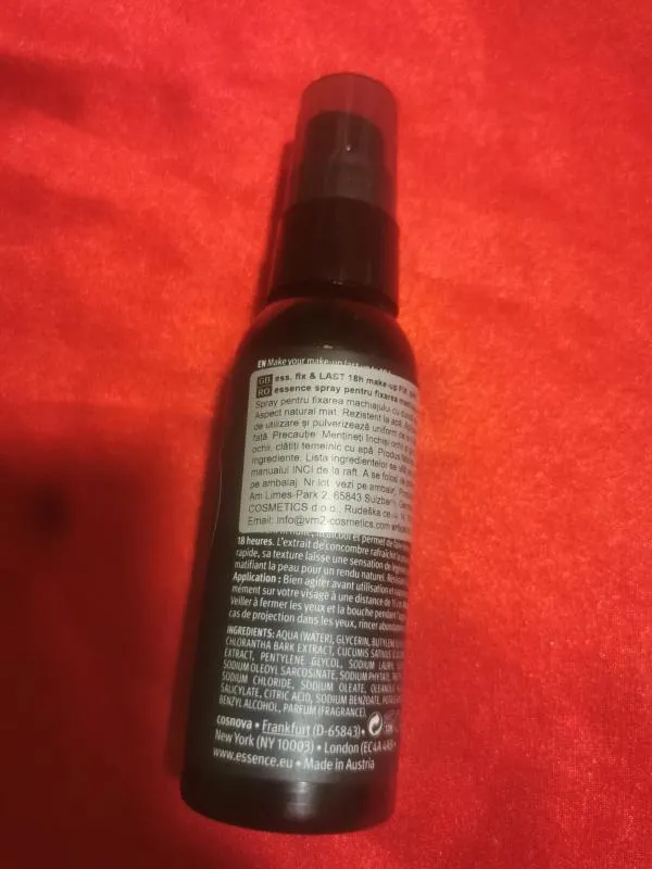 Spray pentru fixare make-up fix & LAST 18h Essence - Image 3