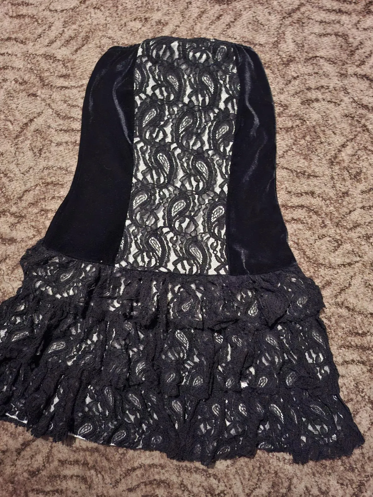 Rochie de seară S | Negru, Mini, Cu umerii goi, Abstract & Color Block, Dantelă - Image 2