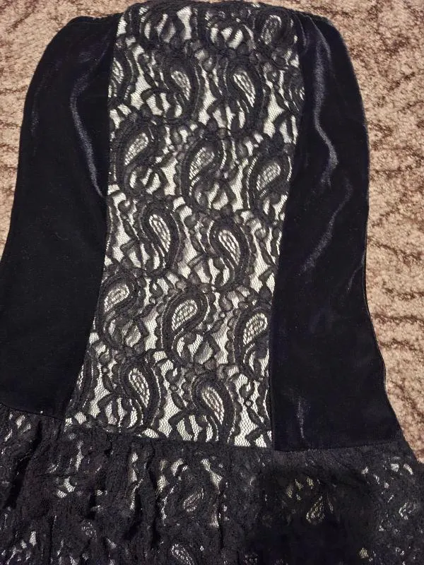 Rochie de seară S | Negru, Mini, Cu umerii goi, Abstract & Color Block, Dantelă - Image 4