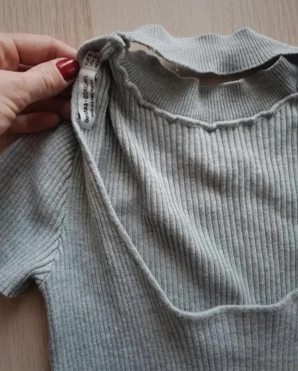 Top cropped Bershka S | Gri, Cropped (Scurt), Mânecă scurtă, Cu decupaje - Image 3
