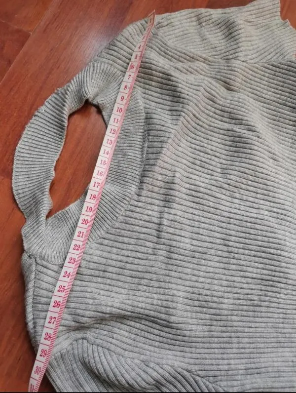 Top cropped Bershka S | Gri, Cropped (Scurt), Mânecă scurtă, Cu decupaje - Image 4