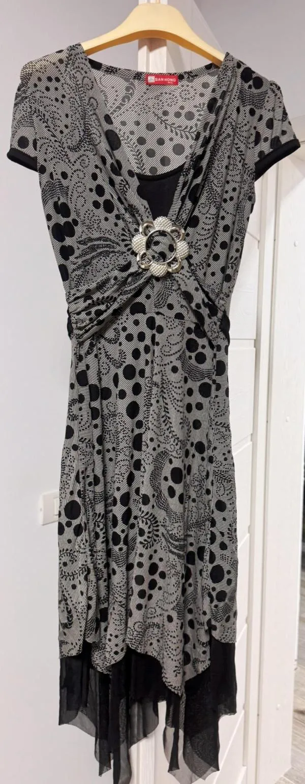Rochie de seară SAN HONG EU 38 | Gri, Midi, Fără mâneci, Floral & Tropical, Design asimetric, Poliester - Image 2