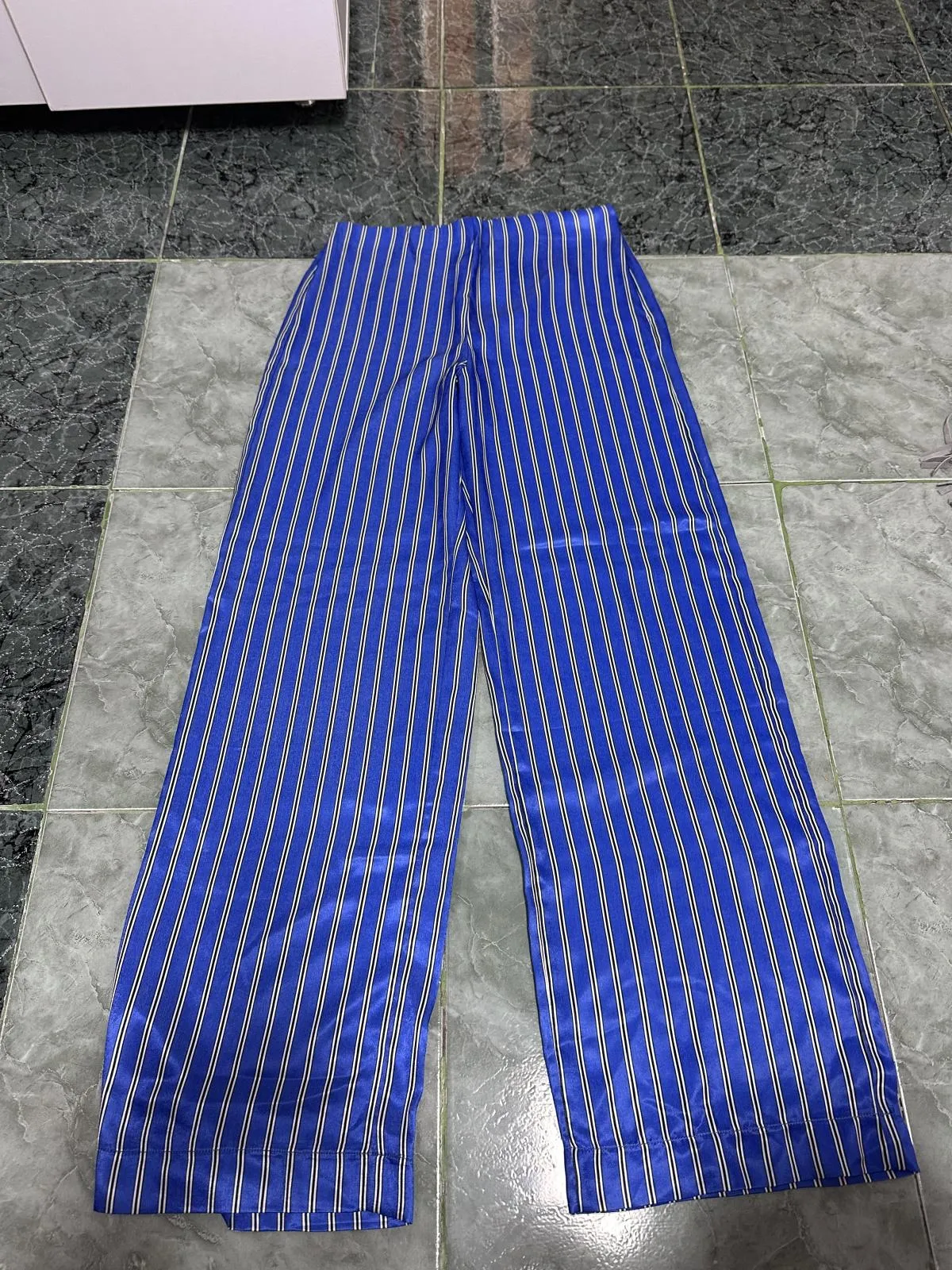 Pantaloni H&M EU 36 | Albastru, Lungi, Talie înaltă, Relaxed fit, Dungi, Satinat, Poliester - Image 3