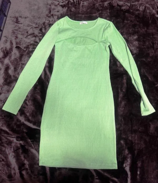 Rochie casual Sinsay EU 36 | Verde lime, Mini, Mânecă lungă, Cu decupaje, Poliester - Image 2