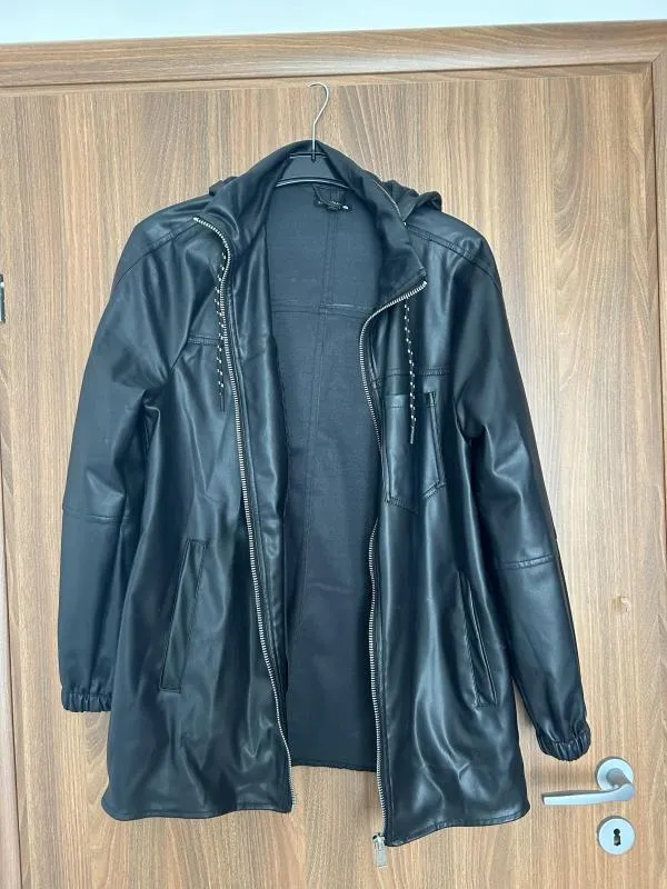 Geacă din piele Fashion Nova EU 34 | Negru, Cu glugă, Piele ecologică - Image 2