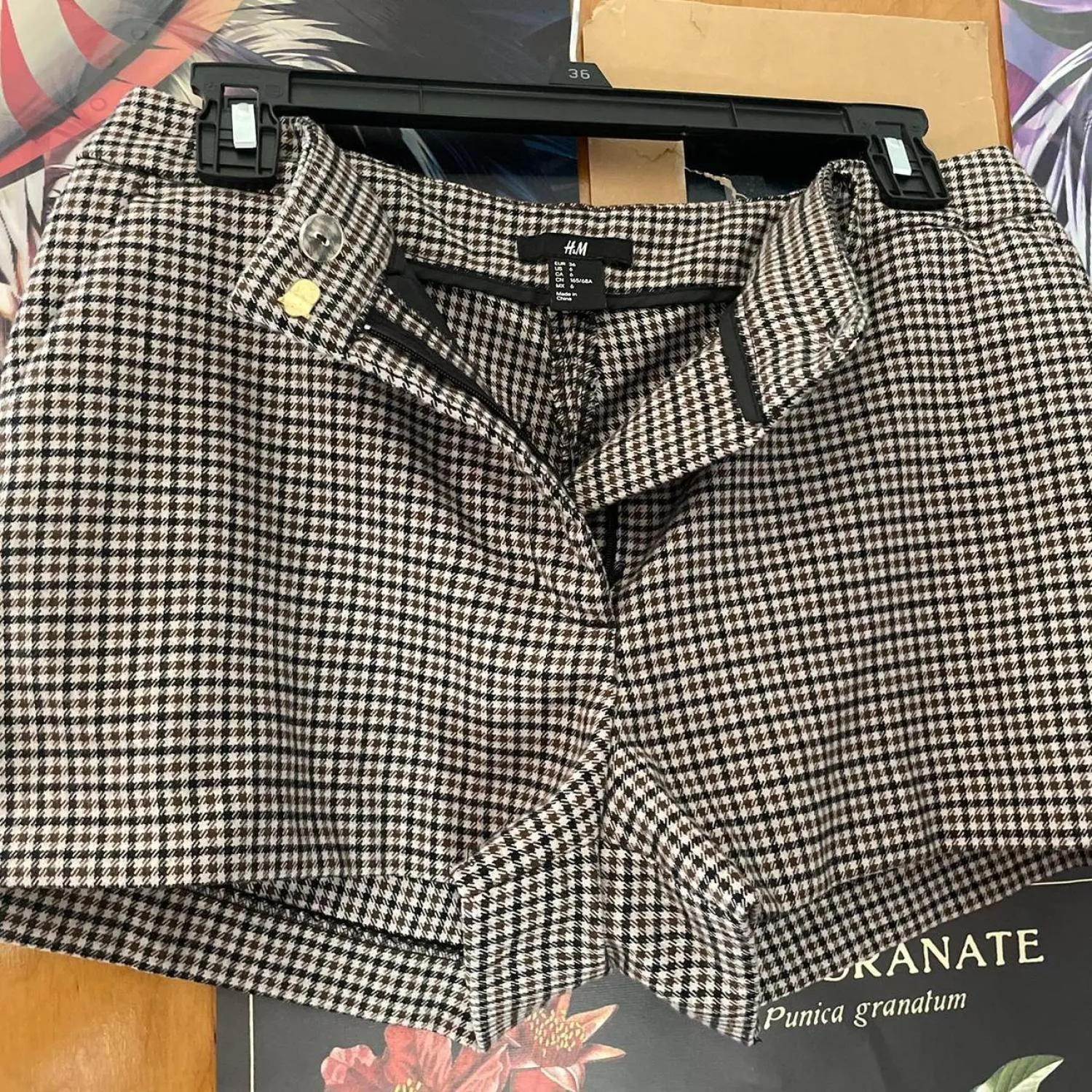 Pantaloni H&M EU 38 | Maro, Scurți, Talie joasă, Carouri, Poliester - Image 2