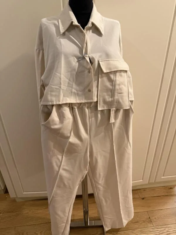 Costum cu sacou și pantaloni Made in Italy M | Bej