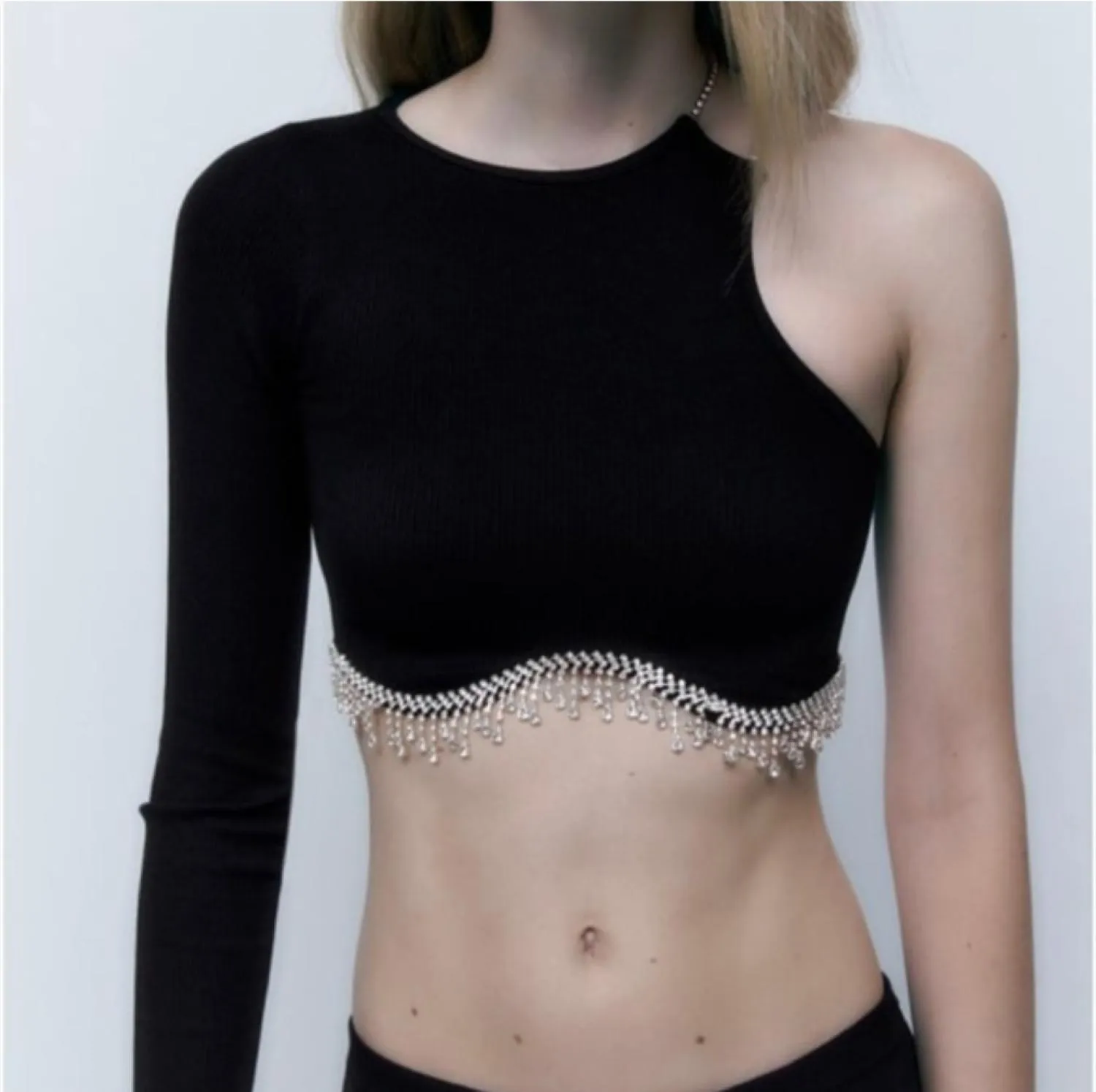 Top cropped Zara EU 38 | Negru, Cropped (Scurt), Pe un umăr