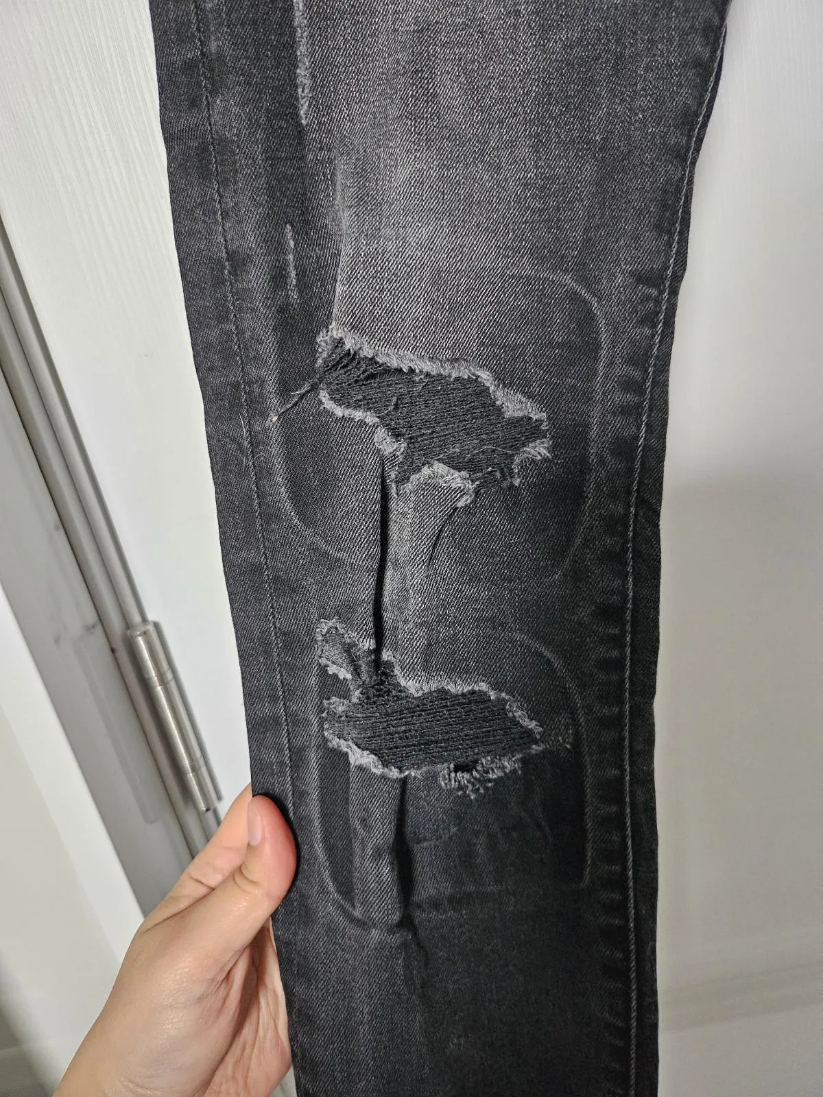 Blugi H&M EU 30 | Negru, Lungi, Talie joasă, Skinny fit, Rupți  Cu tăieturi, Bumbac - Image 6