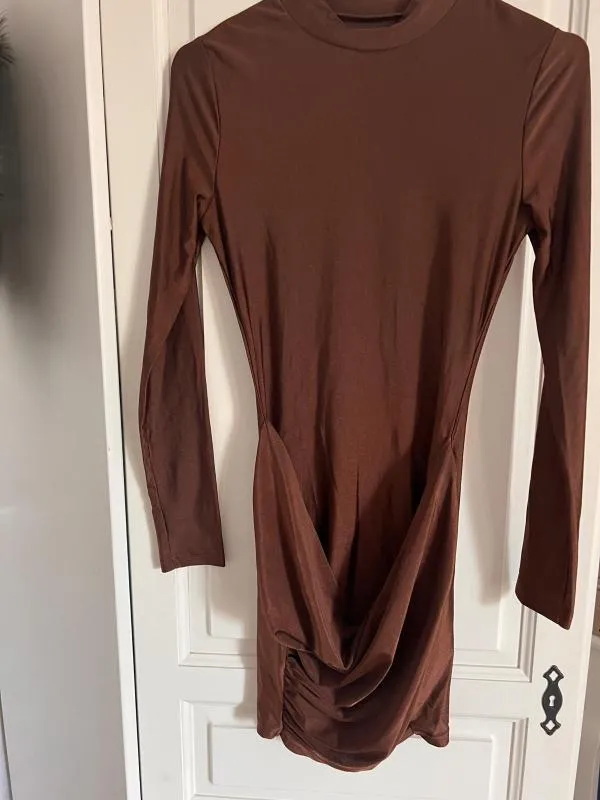 Rochie de seară Shine EU 32 | Maro, Mini, Mânecă lungă, Design asimetric, Elastan - Image 2