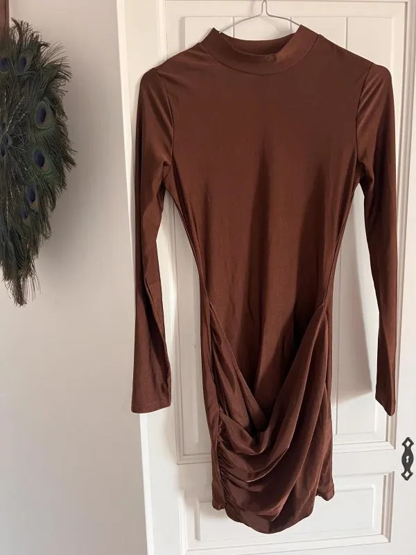 Rochie de seară Shine EU 32 | Maro, Mini, Mânecă lungă, Design asimetric, Elastan - Image 5