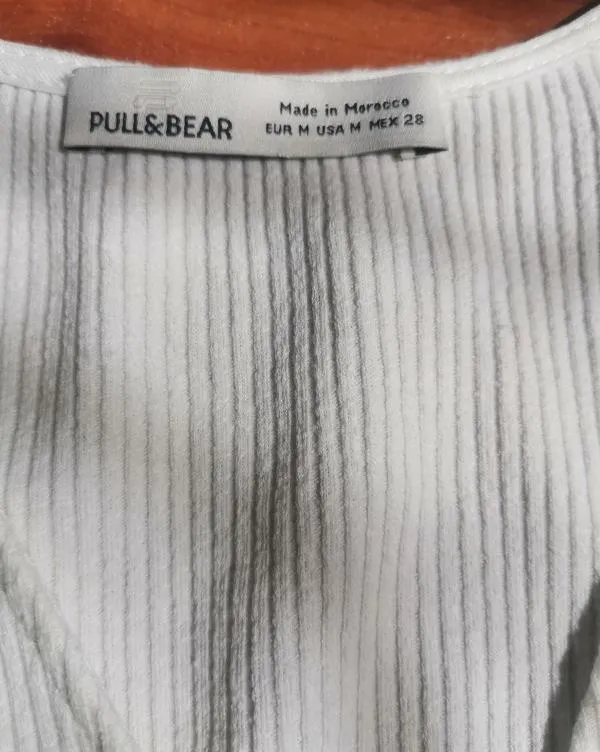 Top cropped Pull&Bear M | Alb, Cropped (Scurt), Mânecă scurtă, Petite, Design petrecut - Image 2