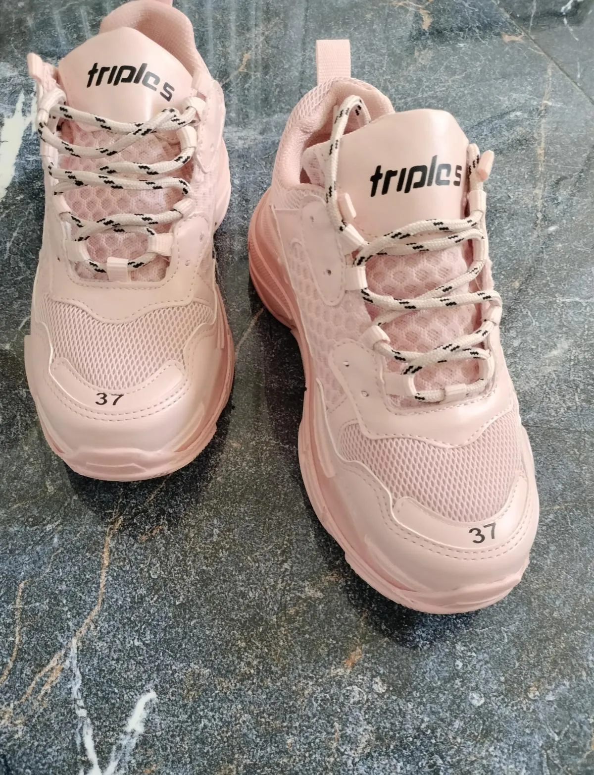Sneakers Balenciaga EU 37 | Roz, Logo