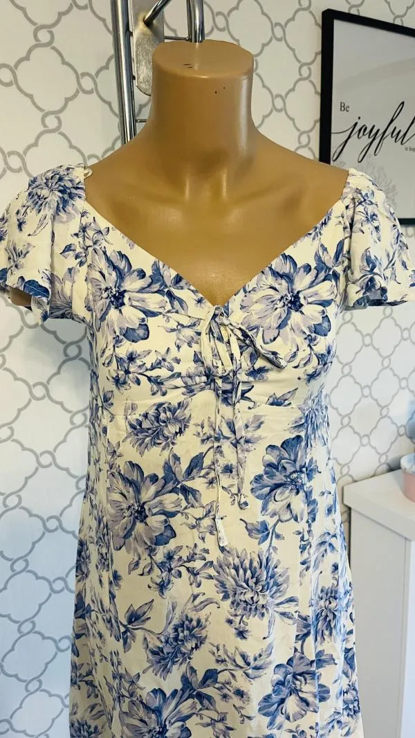Rochie de vară Sinsay EU 38 | Alb, Midi, Mânecă scurtă, Floral & Tropical, Vâscoză - Image 6