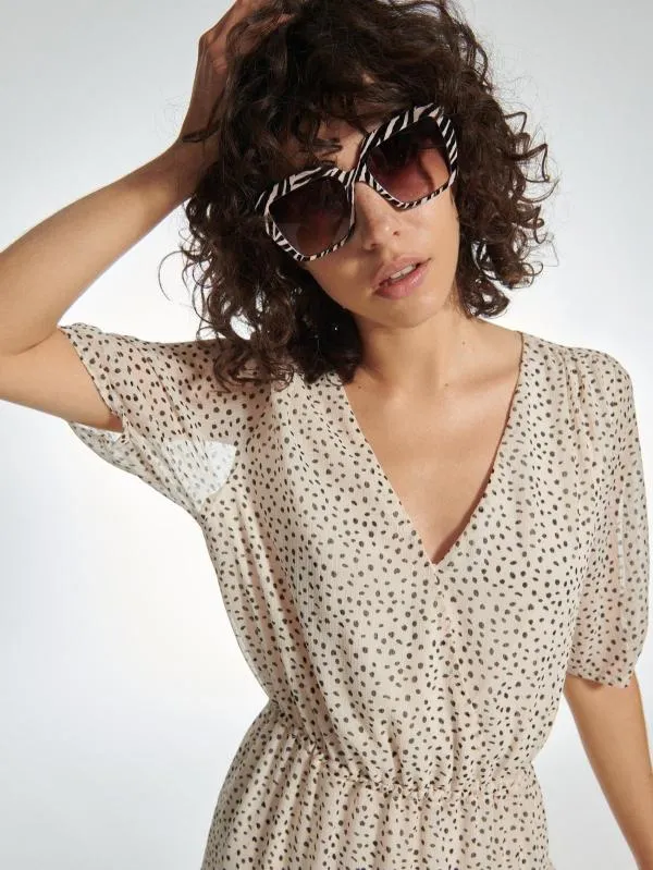 Rochie de vară Reserved EU 36 | Bej, Mini, Mânecă scurtă, Buline & Imprimeuri mici, Volane - Image 3