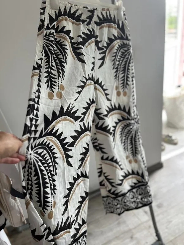 Pantaloni H&M EU 40 | Alb, Lungi, Talie joasă, Flared (Evazați) fit, Poliamidă - Image 6
