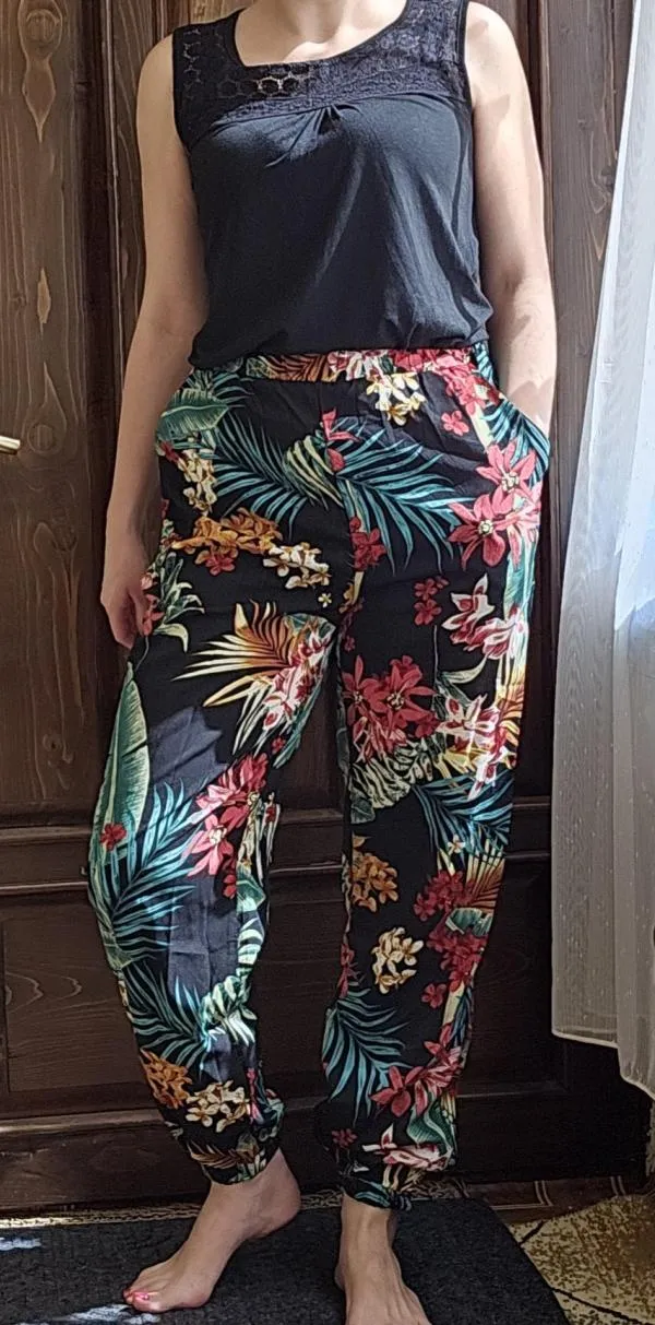 Pantaloni subțiri cu motive florale Emery Rose EU 40 | Multicolor, Talie medie, Loose fit, Loungewear Casă, Floral & Tropical, Poliester