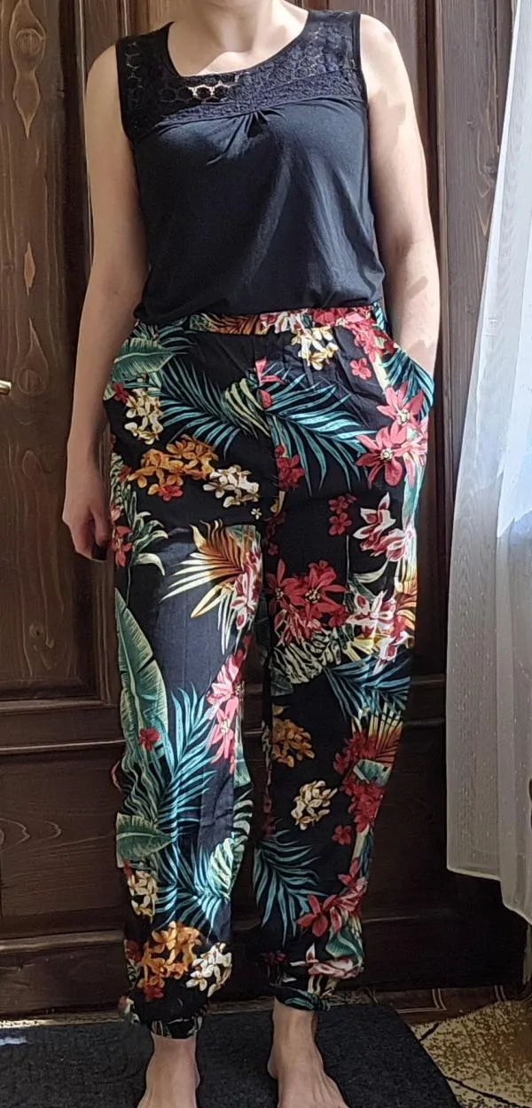 Pantaloni subțiri cu motive florale Emery Rose EU 40 | Multicolor, Talie medie, Loose fit, Loungewear Casă, Floral & Tropical, Poliester - Image 2