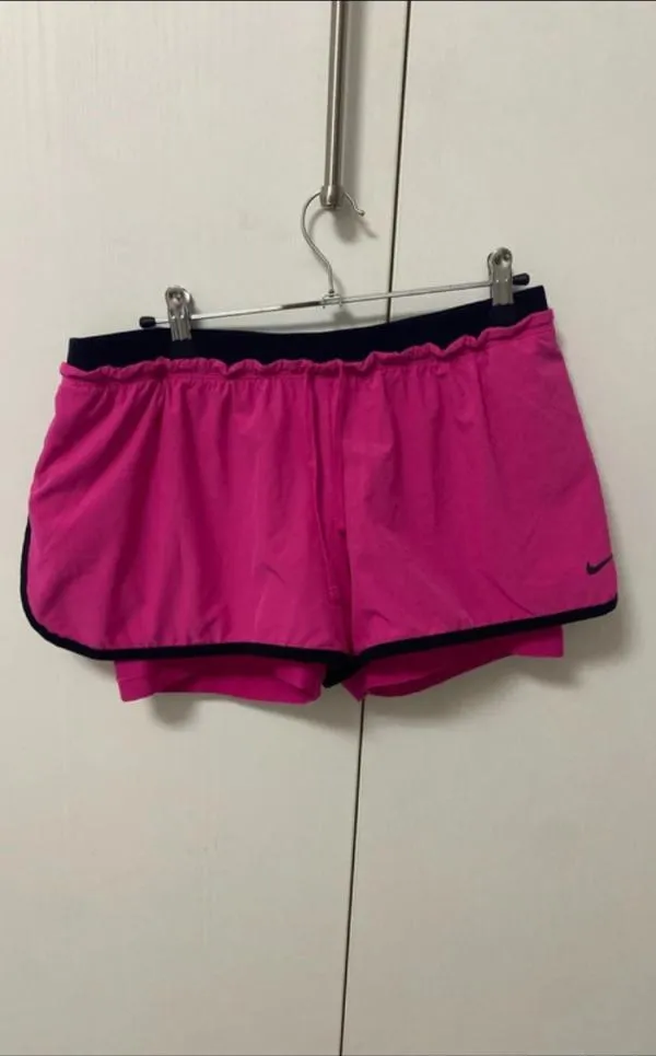 Pantaloni sport Nike L | Fuchsia, Scurți