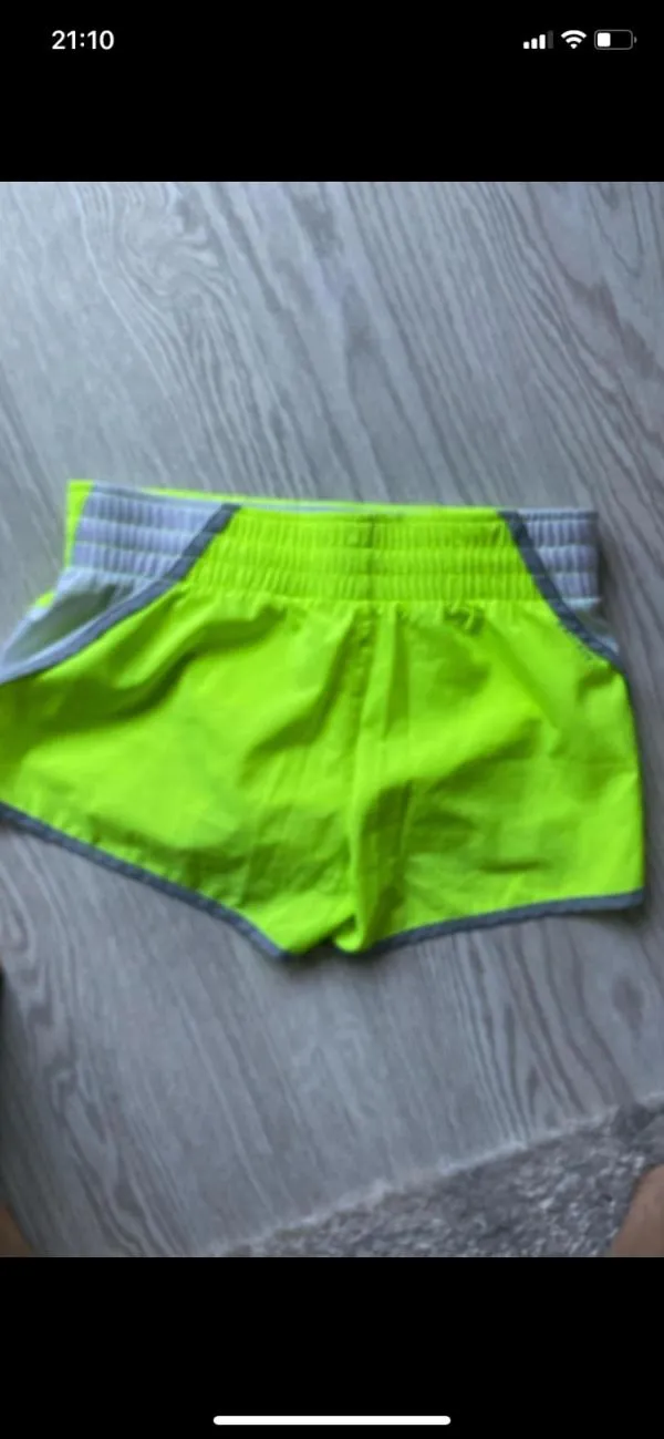 Pantaloni sport Nike XS | Verde lime, Scurți - Image 2