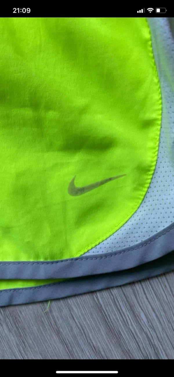 Pantaloni sport Nike XS | Verde lime, Scurți - Image 3