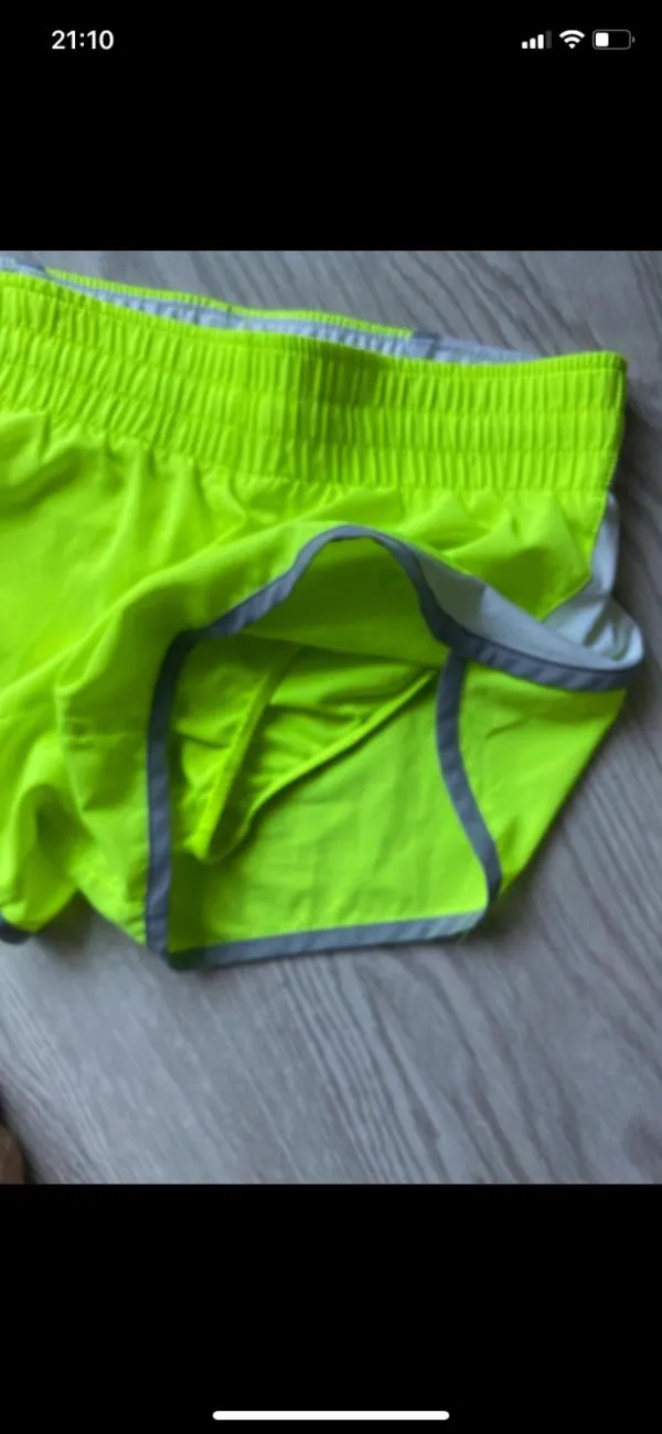 Pantaloni sport Nike XS | Verde lime, Scurți - Image 4