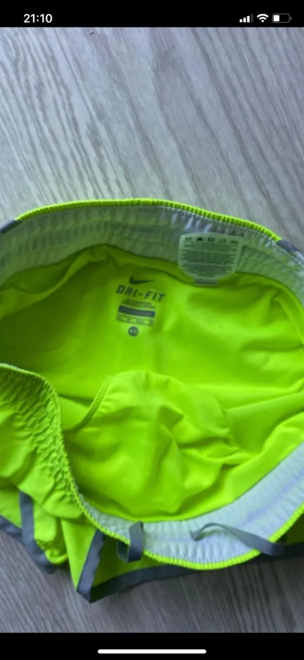 Pantaloni sport Nike XS | Verde lime, Scurți - Image 6