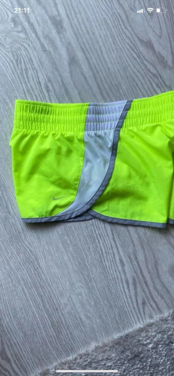 Pantaloni sport Nike XS | Verde lime, Scurți - Image 9