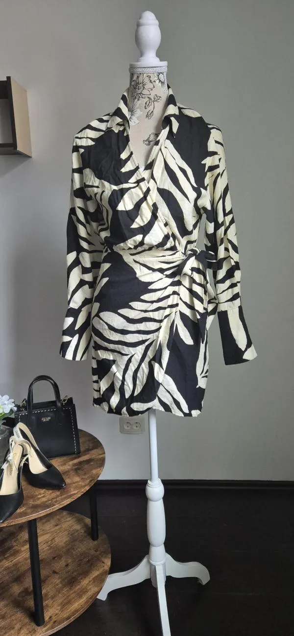 Rochie casual H&M XS | Negru, Mini, Mânecă lungă, Floral & Tropical, Drapat - Image 2