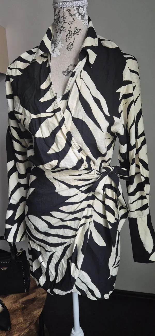 Rochie casual H&M XS | Negru, Mini, Mânecă lungă, Floral & Tropical, Drapat - Image 3