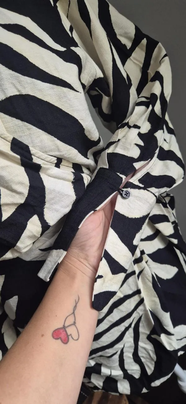 Rochie casual H&M XS | Negru, Mini, Mânecă lungă, Floral & Tropical, Drapat - Image 6