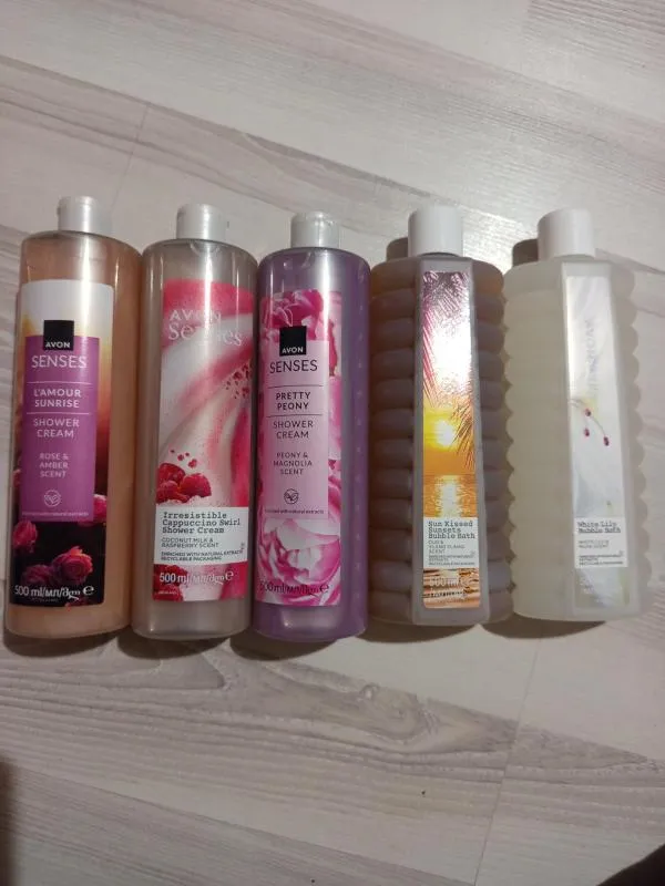 3 geluri și 2 spumante Avon