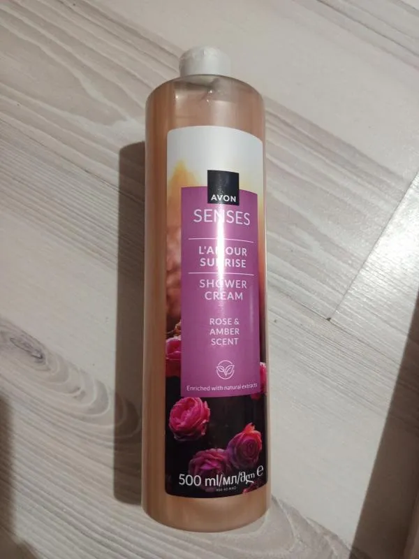3 geluri și 2 spumante Avon - Image 4