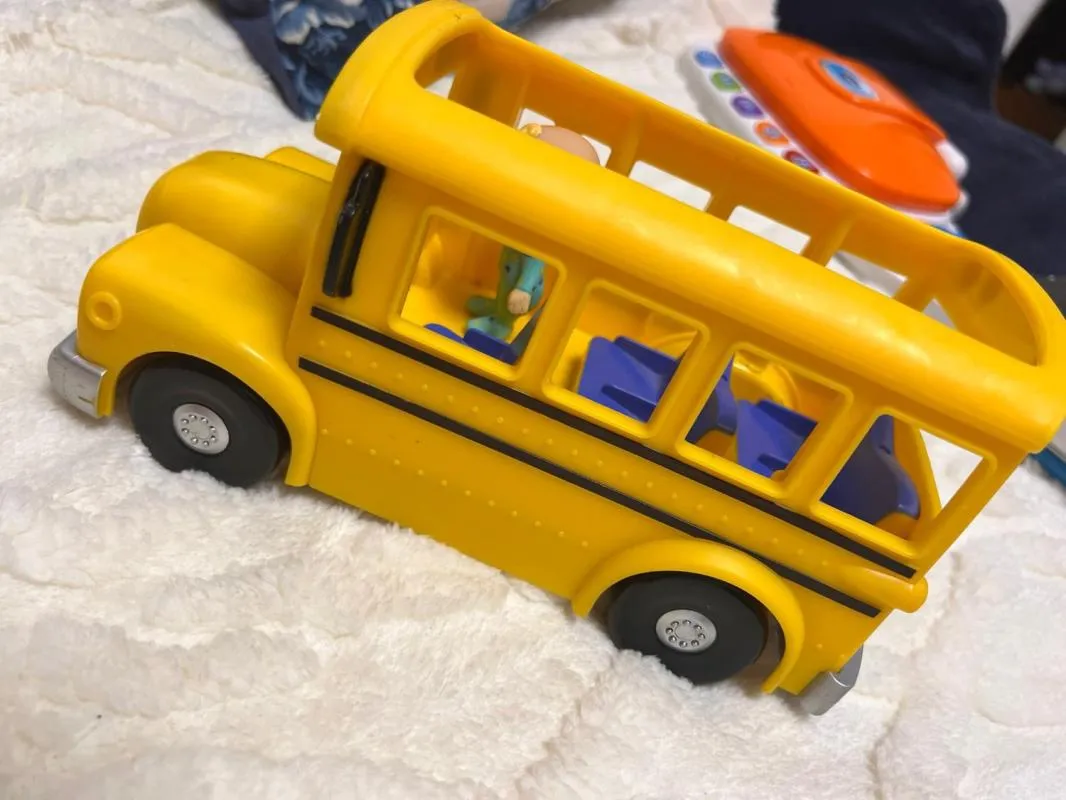 Jucărie educativă Autobuz Cocomelon 1 - 2 ani | Galben - Image 2