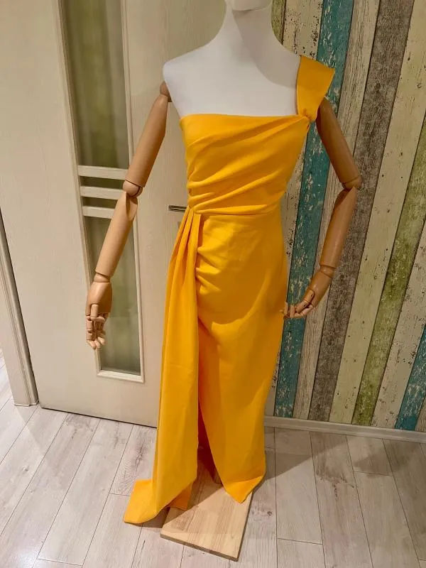 Rochie de ocazie Miss Ord L | Galben, Maxi, Pe un umăr, Satinat - Image 3